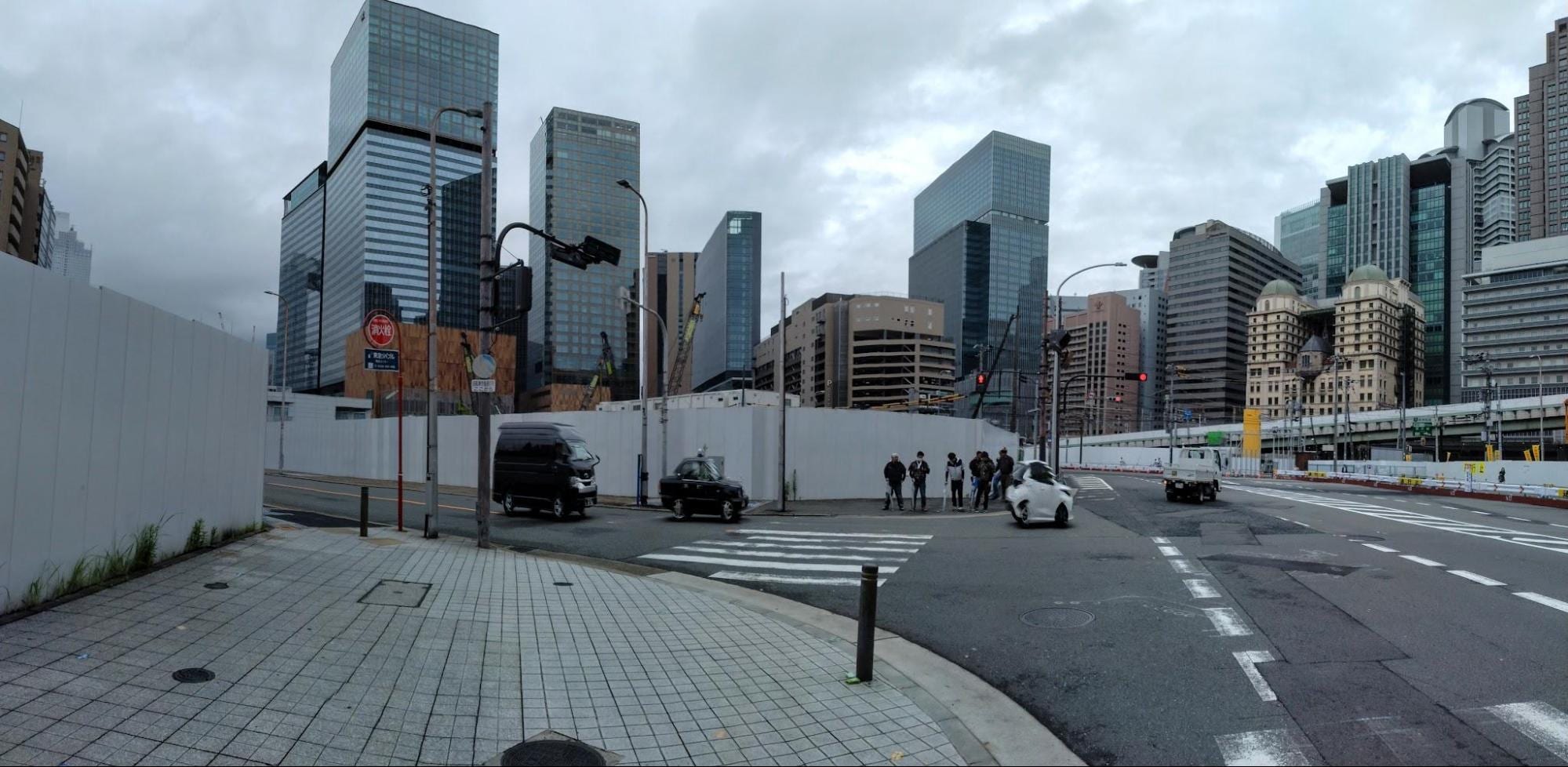 「グラングリーン大阪 THE SOUTH RESIDENCE」現地南側交差点(2024年7月筆者撮影)